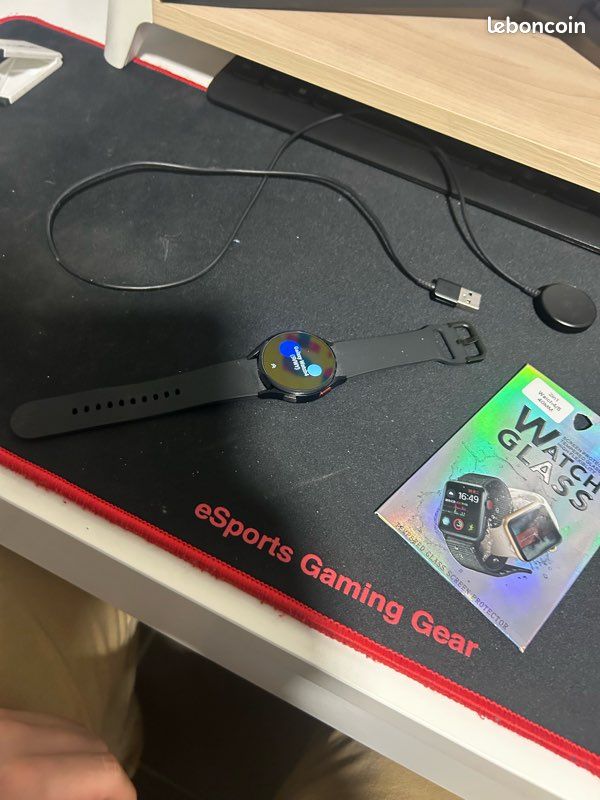 Samsung Galaxy Watch 4 (image 1)