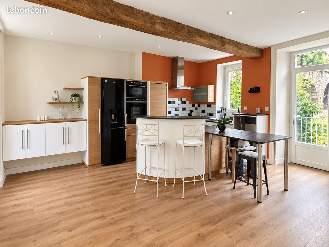 Maison 7 pièces 205 m² · à Bressuire · 205 m² · 1 400 €/mois