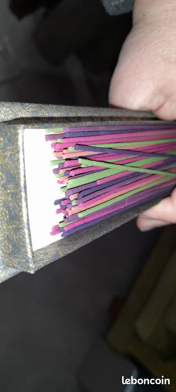 Lot de Bâtonnets d'encens avec sa boite (image 1)