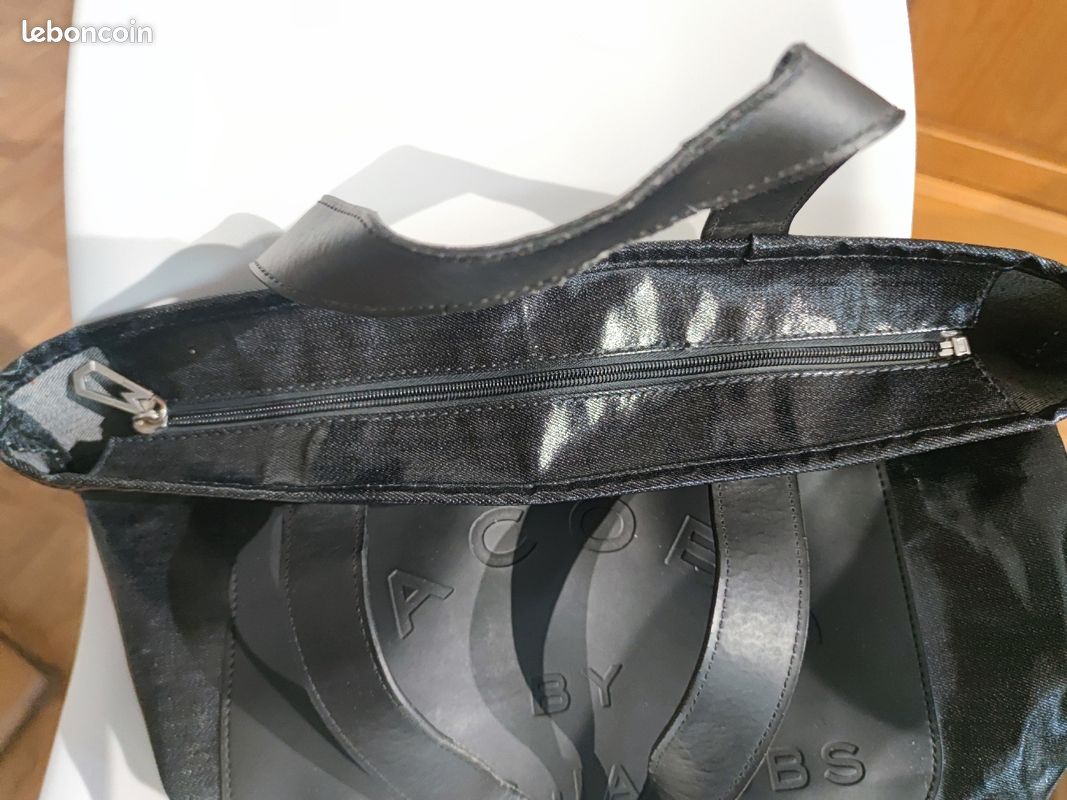 Sac à main Marc Jacob(en jean ciré noir) (image 2)
