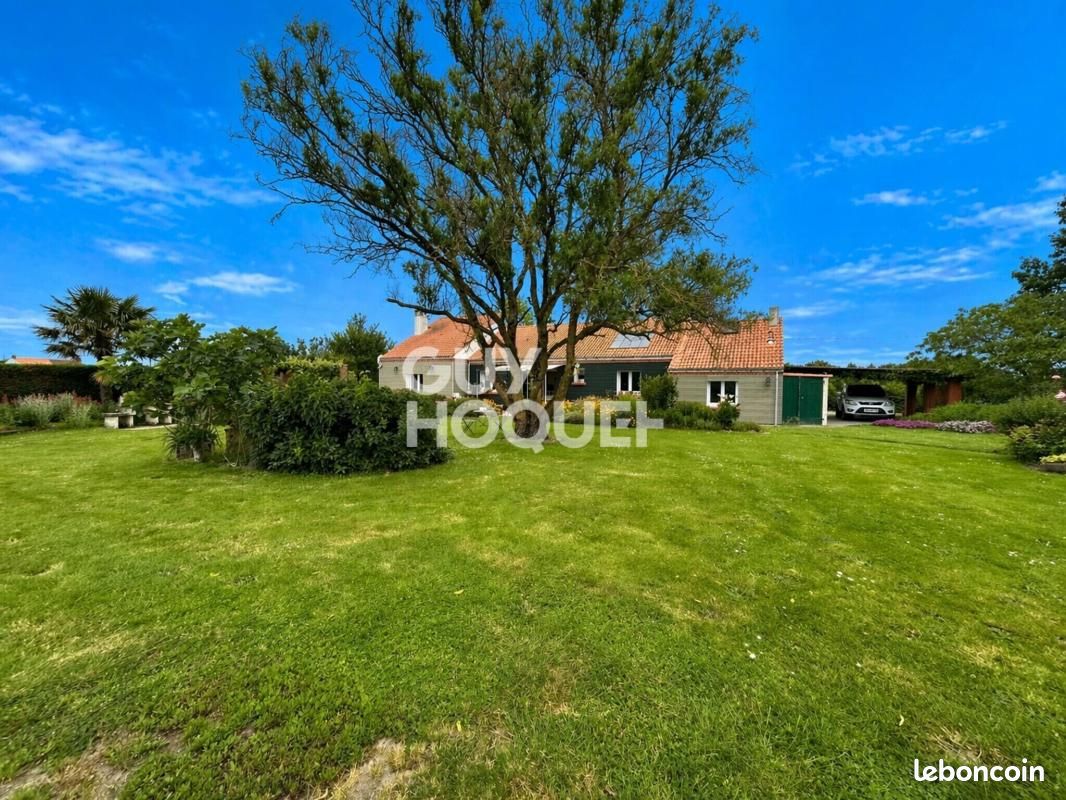 Maison 8 pièces 189 m² · à Montbert · 189 m² · 355 000 €