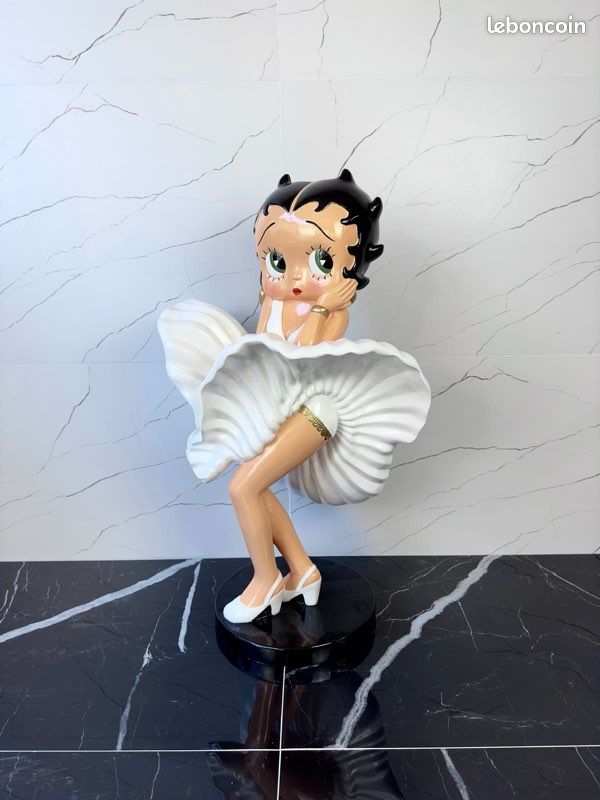 Statue en résine Betty Boop en robe de soirée longue blanche 37 cm