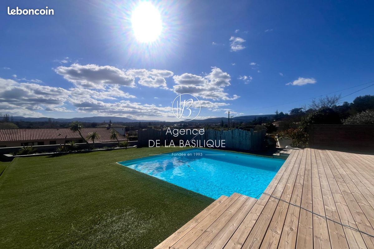 Maison 6 pièces 150 m² · à Saint-Maximin-la-Sainte-Baume · 150 m² · 585 000 €