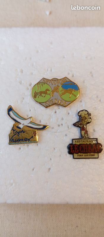Pin's Rare Tourisme - Blason Provence Côte D'Azur Saint-Tropez (83) - France