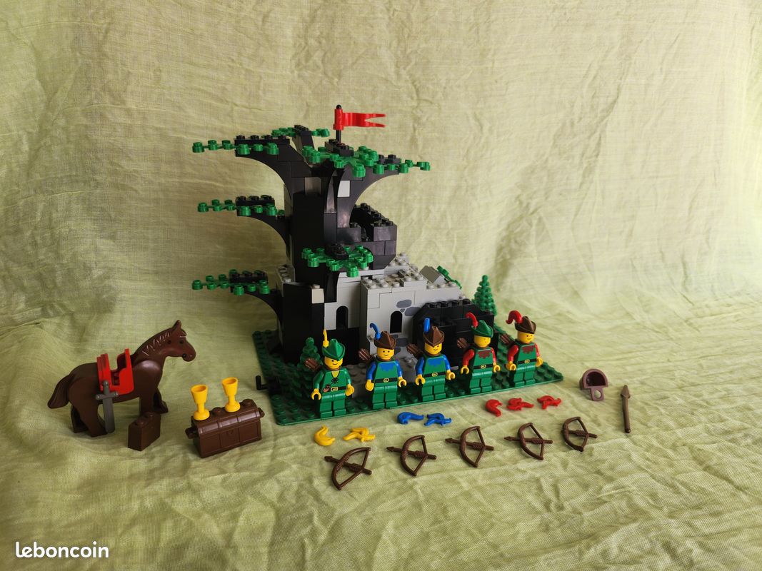 Lego médiéval – 6066 – la cachette de robin des bois (image 1)