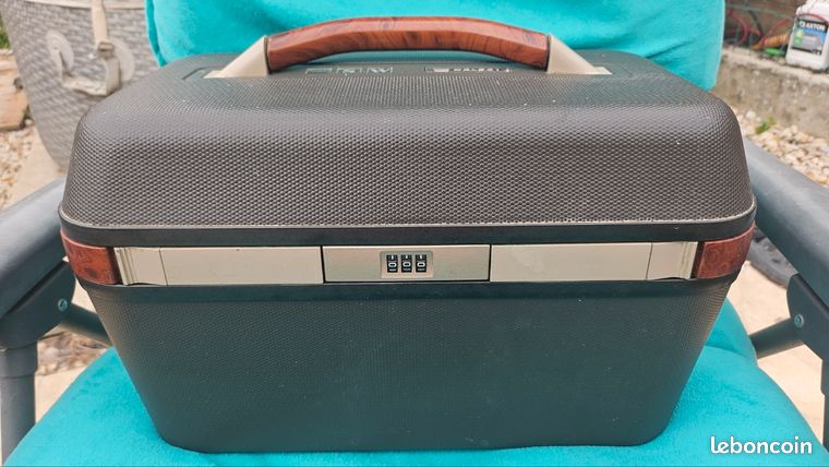 Vanity case Delsey vintage (Gebraucht) in Genève für CHF 95 – mit