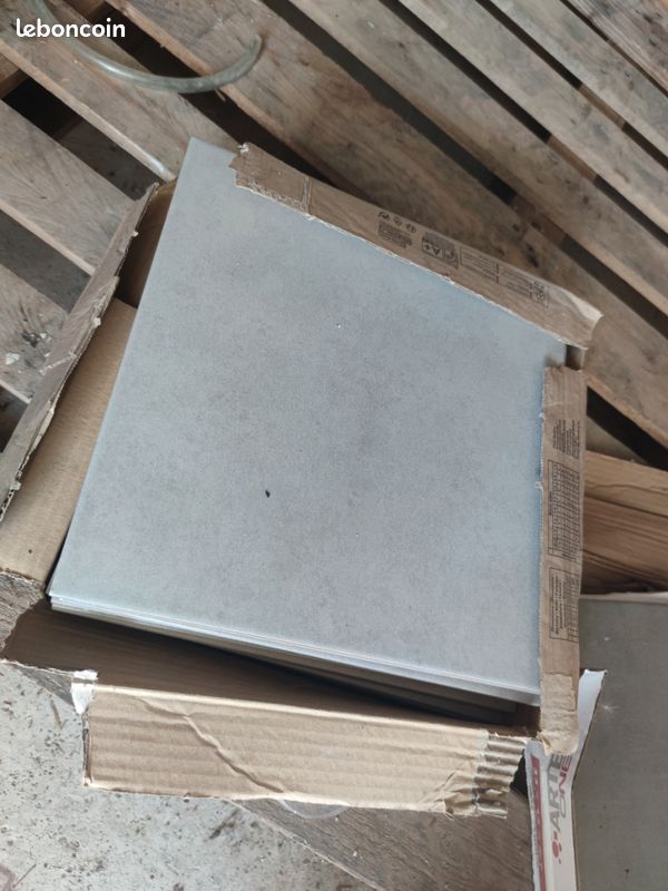 Paquet de carreaux sol gris (image 1)