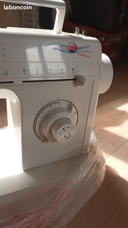 Machine à coudre (image 5)