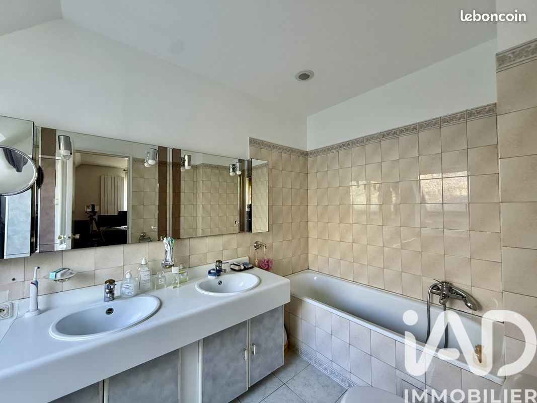 Maison familiale 8 pièces 209 m² (image 15)