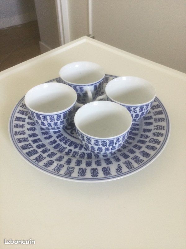 4 tasses en porcelaine avec assiette de présentation (image 3)