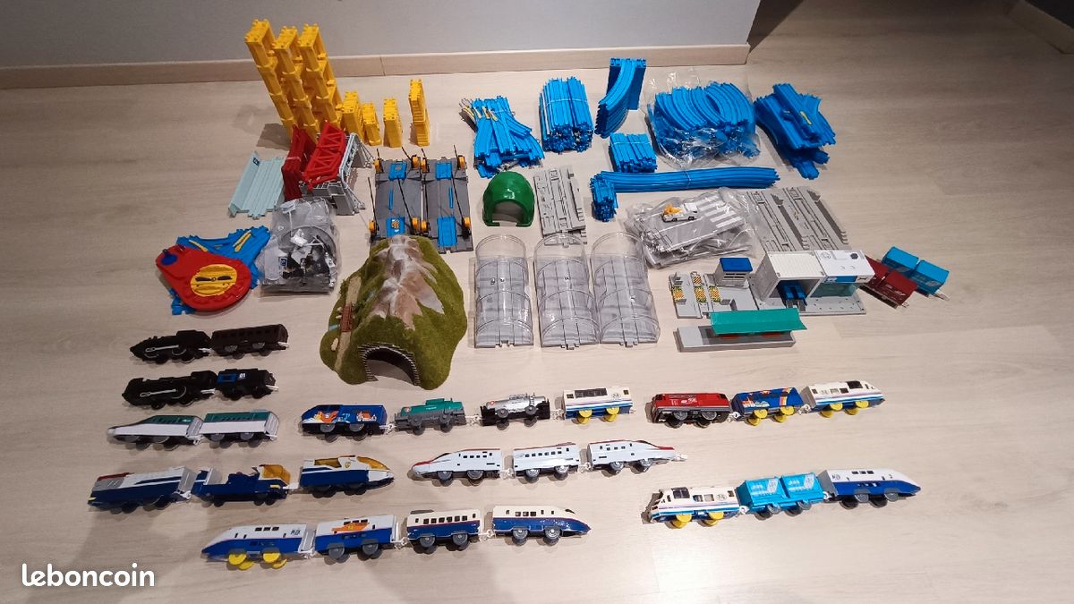 Lot train Tomica (image 1)