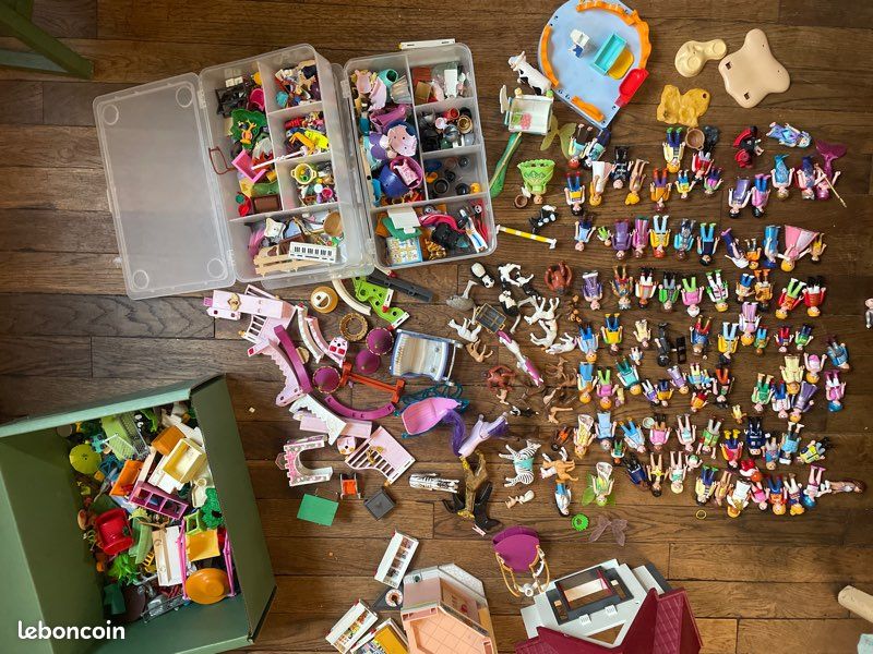 Playmobil lot (image 1)
