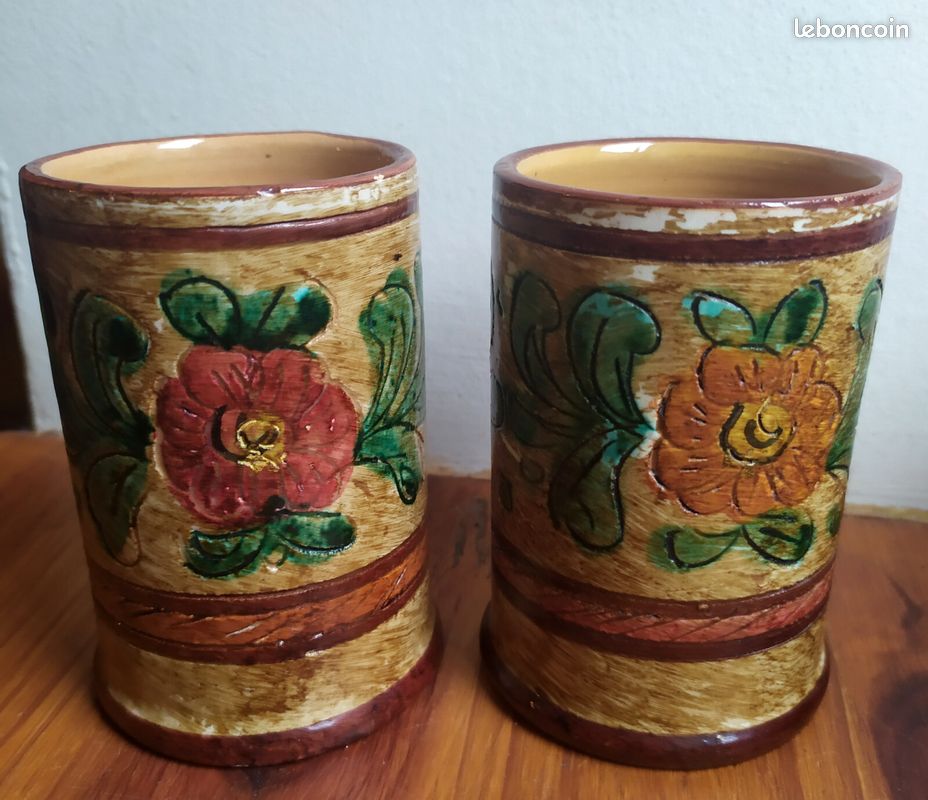 Deux tasses céramique signées DERUTA décor floral (image 1)