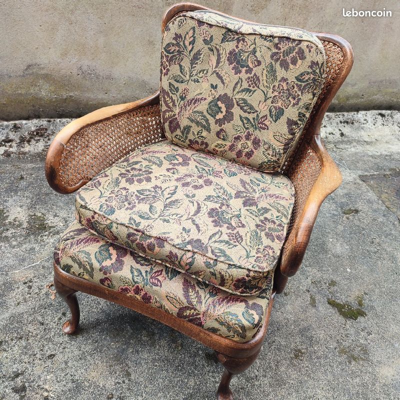 Fauteuil ancien avec structure en osier (image 1)