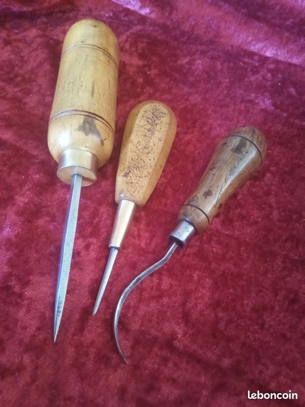 Outil ancien alènes de cordonnier maroquinier bottier tapissier