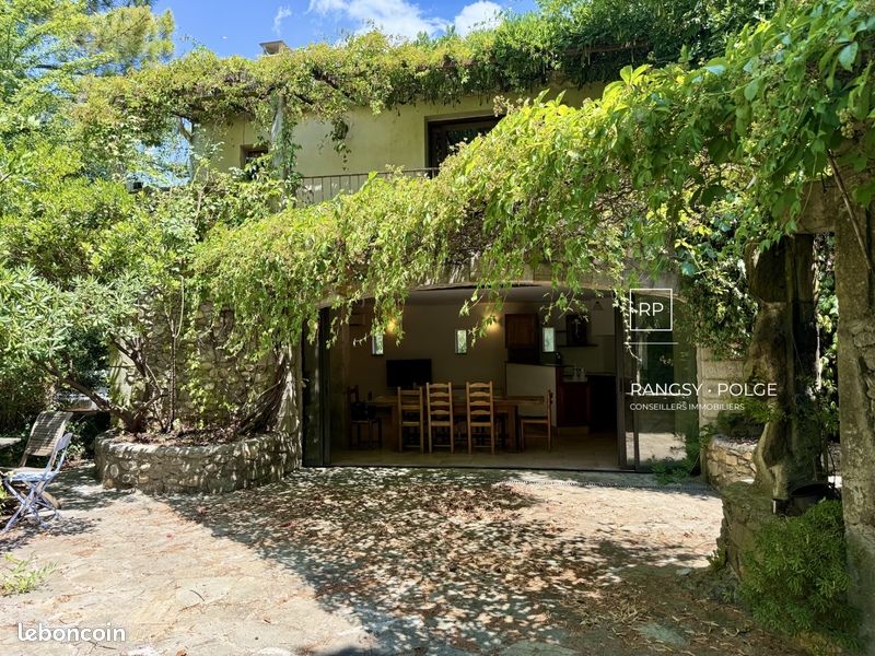 Maison 8 pièces 225 m² · à Molières-sur-Cèze · 225 m² · 250 000 €