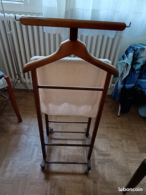 Porte vêtements (image 1)