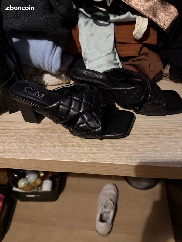 Escarpins Noirs à Talons Bas - Taille 38 (EU) - Neufs Sans Emballage - Matière Synthétique