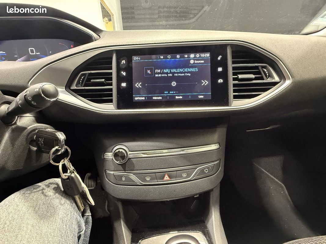 Peugeot 308 1.2 puretech 110 style start-stop (image 13)