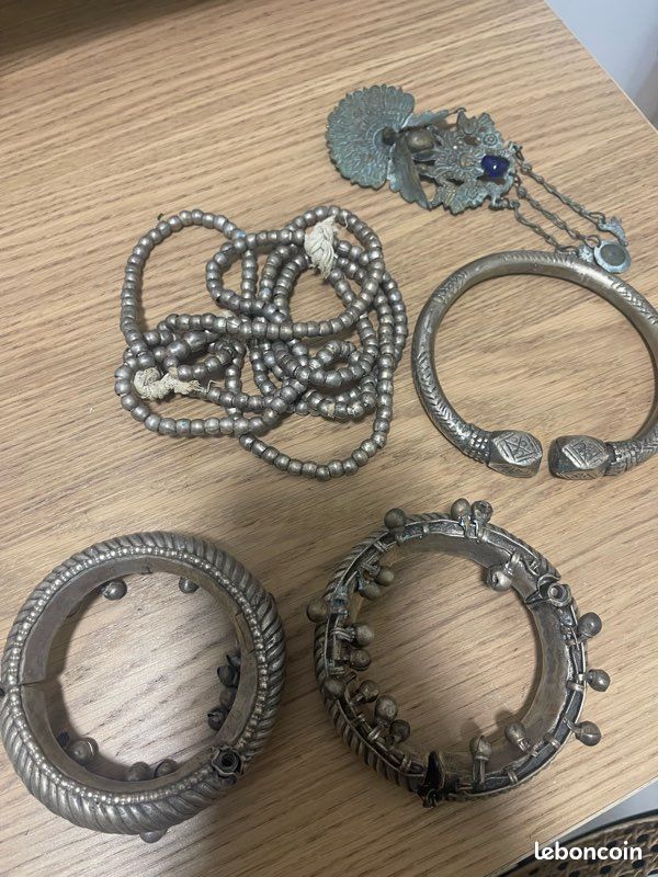 Lot De Bijoux Anciens Ethniques Vintage – Colliers Et Pendentifs – Occasion, Manque Une Pierre