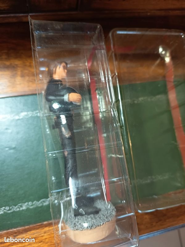 FIGURINE STATUETTE EN RESINE TOMB RAIDER LEGEND, LONDRES, LARA CROFT, CORE