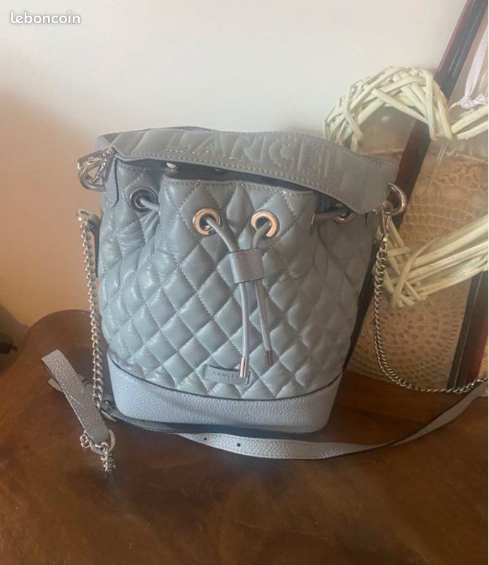 Sac seau Lancel cuir bleu ciel taille S Accessoires Bagagerie