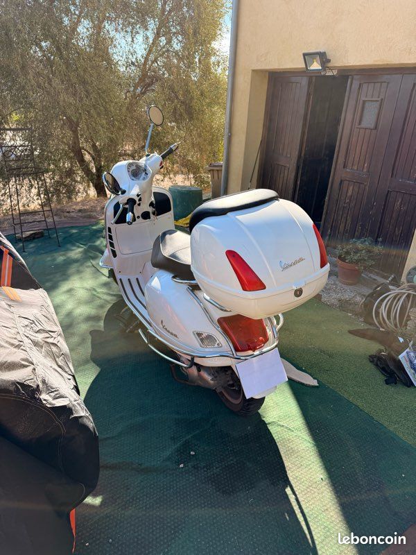À vendre VESPA GTS 300 SUPER (image 3)