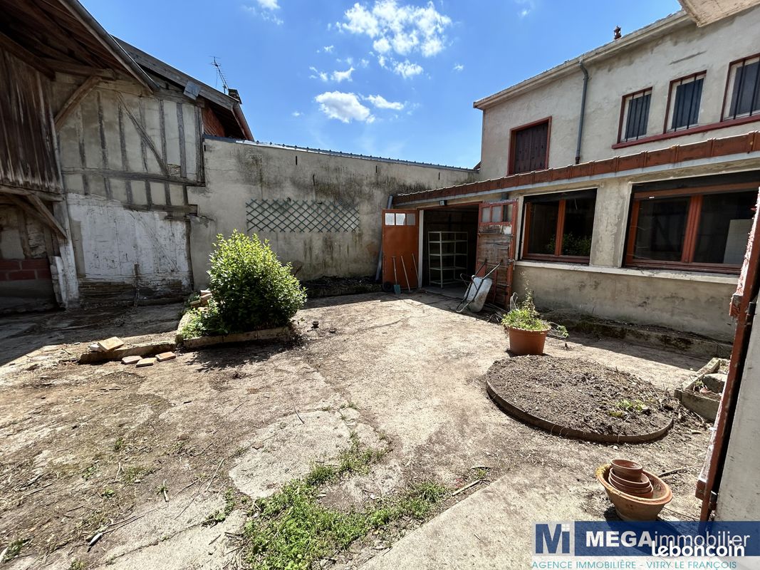 Maison 5 pièces 130 m² · à Vitry-le-François · 130 m² · 64 000 €
