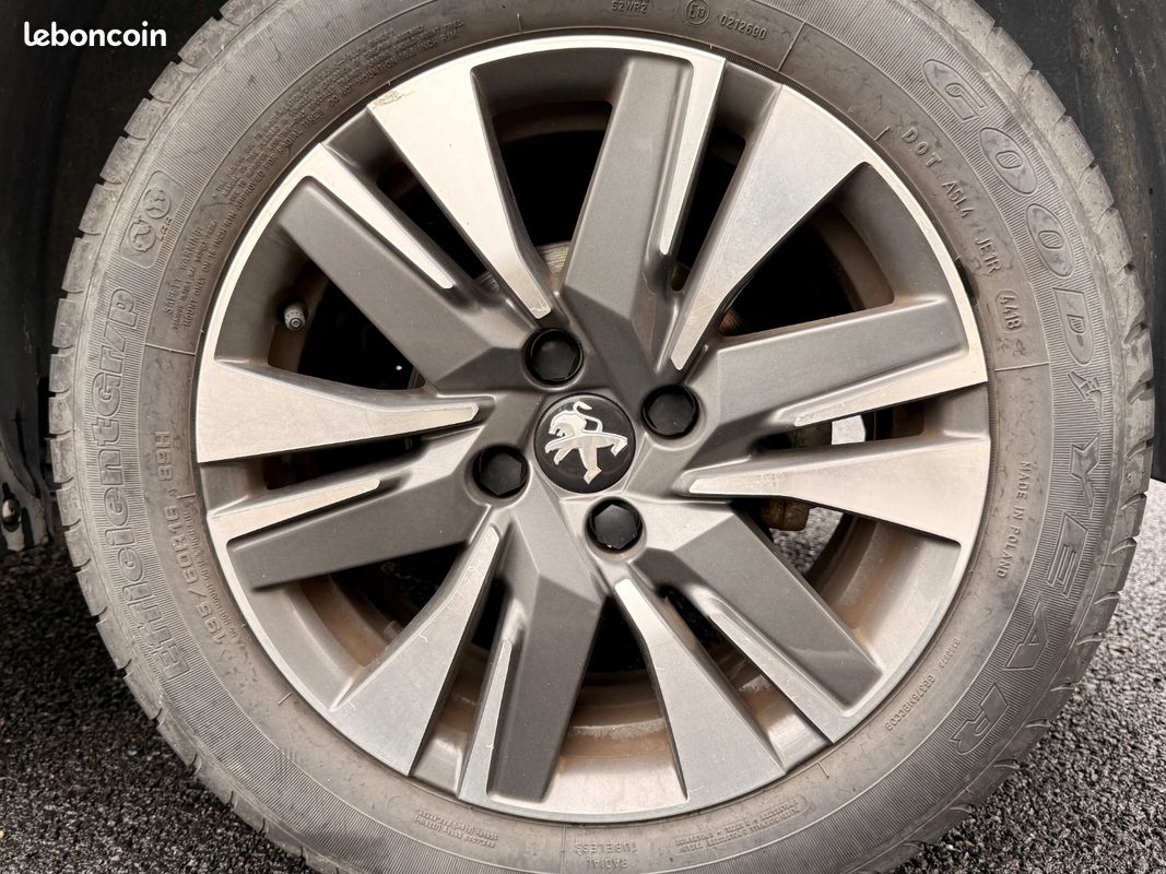 PEUGEOT 2008 130ch SS BVM6 Style (image 24)