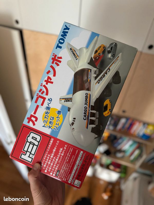Avion Cargo Jumbo Tomica (image 1)