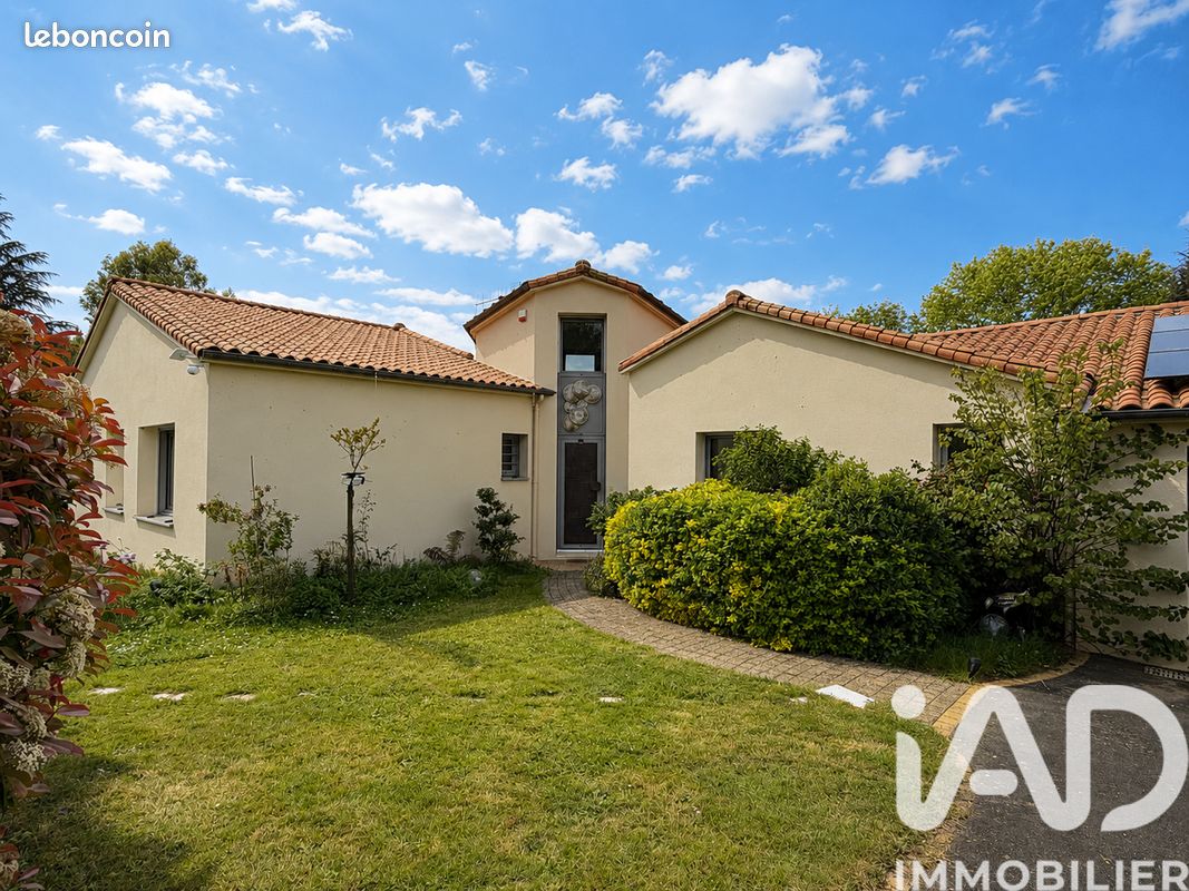 Maison 7 pièces 178 m² · à Chantonnay · 178 m² · 440 000 €