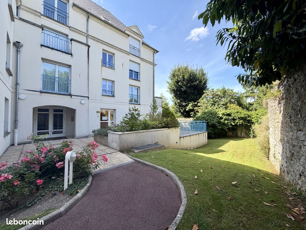 Appartement 2 pièces 46 m² · à Senlis · 46 m² · 900 €