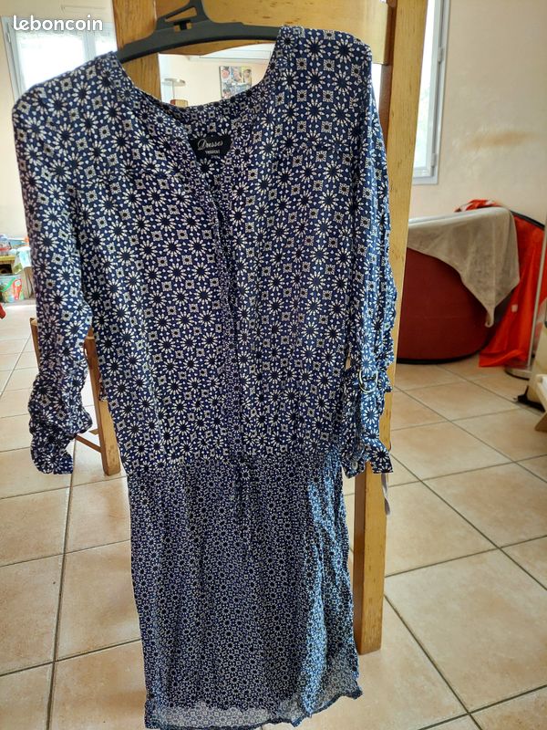 Robe courte manche longue taille 38 (image 1)