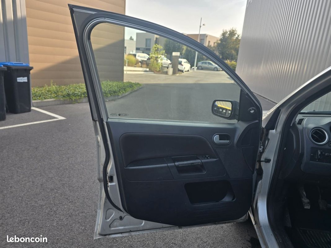 Ford Fusion 1.4 tdci ( Dans l'état ) (image 16)