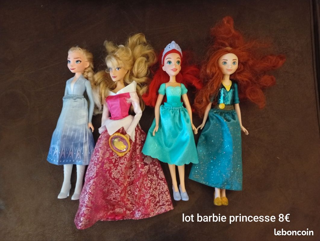 Lot De Poupées Barbie D'occasion - À Découvrir