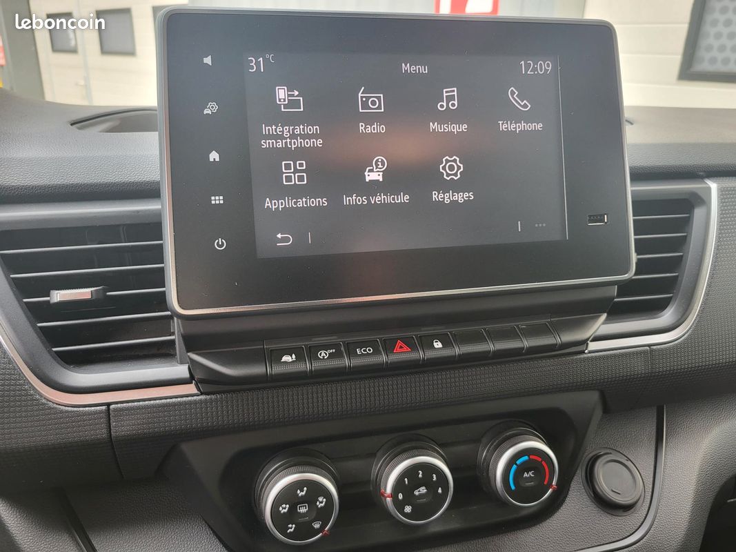 RENAULT TRAFIC L2H1 FOURGON 2.0Blue DCI 130 GRAND CONFORT 03 PLACES avec HABILLAGE BOIS COMPLET + PROJECTEURS FULL LED + RADARS ARRIÈRE + ROUE DE SECOURS / GARANTIE 12 MOIS ( Prix de Vente 18 990 HT ) (image 3)