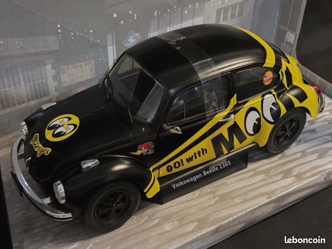 Miniature Volkswagen Coccinelle 1303 1974 Noir Et Jaune - Échelle 1:18 Par Solido - Portes Ouvrantes - Neuf