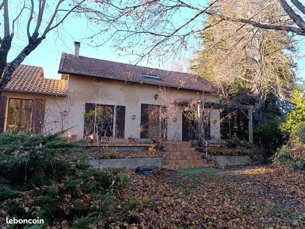 Maison 5 pièces 204 m² · à Garde-Colombe · 204 m² · 140 000 €