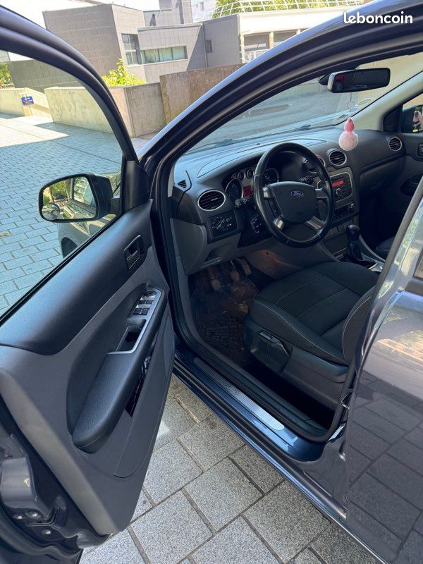 Ford focus 2011 (image 2)