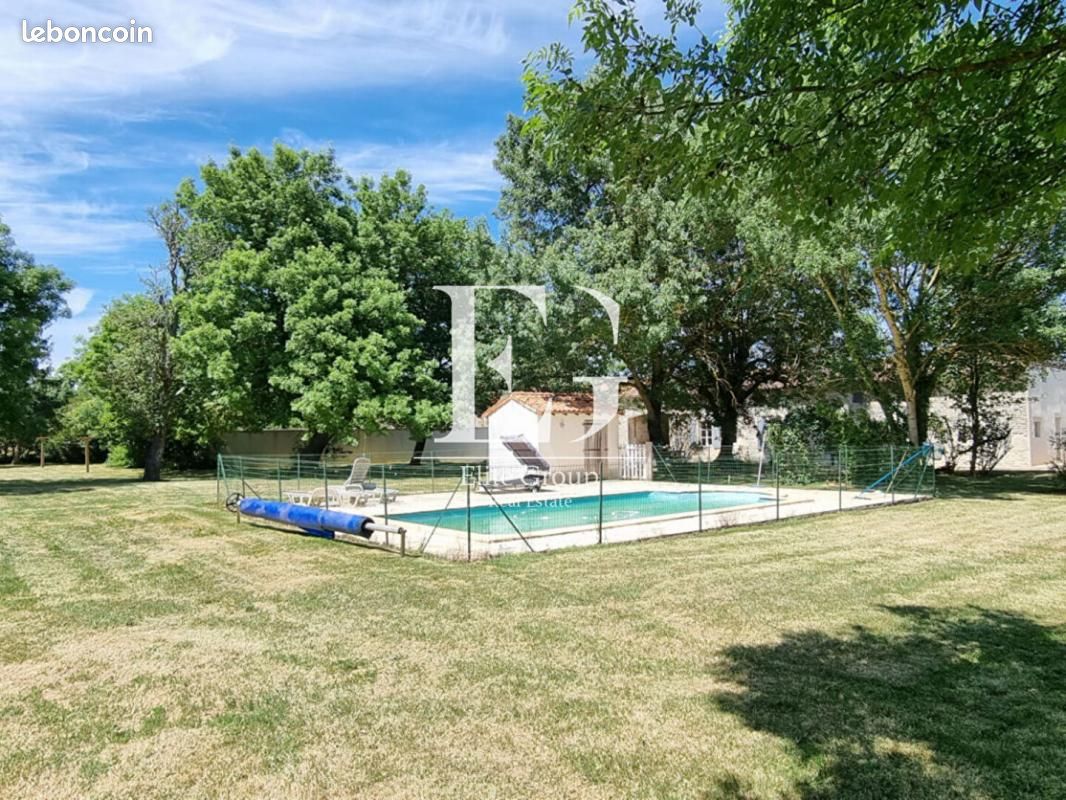 Maison 7 pièces 232 m² - Verdille 16140 (image principale 2)
