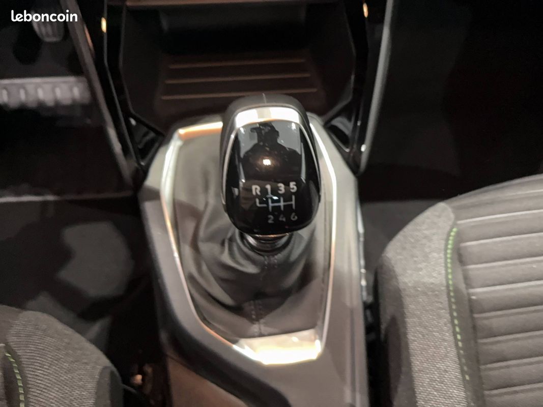 PEUGEOT 2008 PureTech 100 S&S BVM6 Active (image 17)