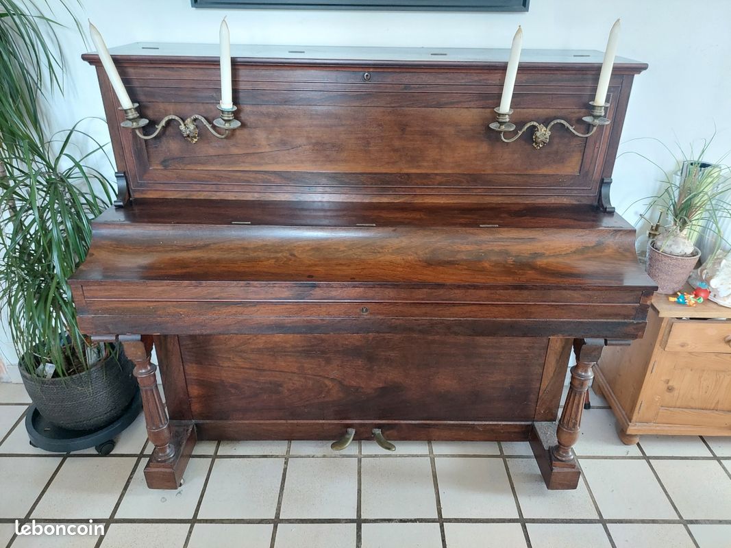 Piano (image 1)