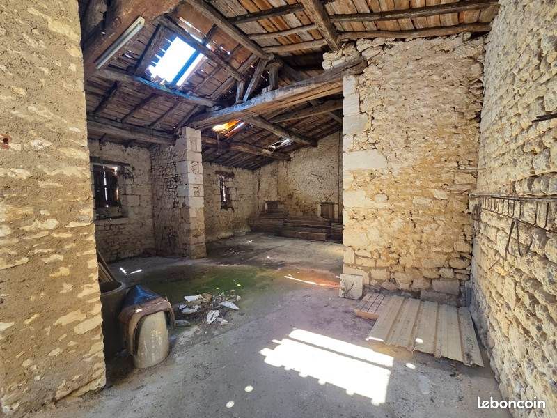 Maison 1 pièce 224 m² · à Saintes · 224 m² · 54 999 €