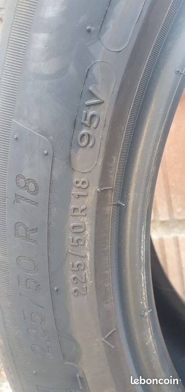 Pneu MICHELIN 225 50 R18 (image 2)