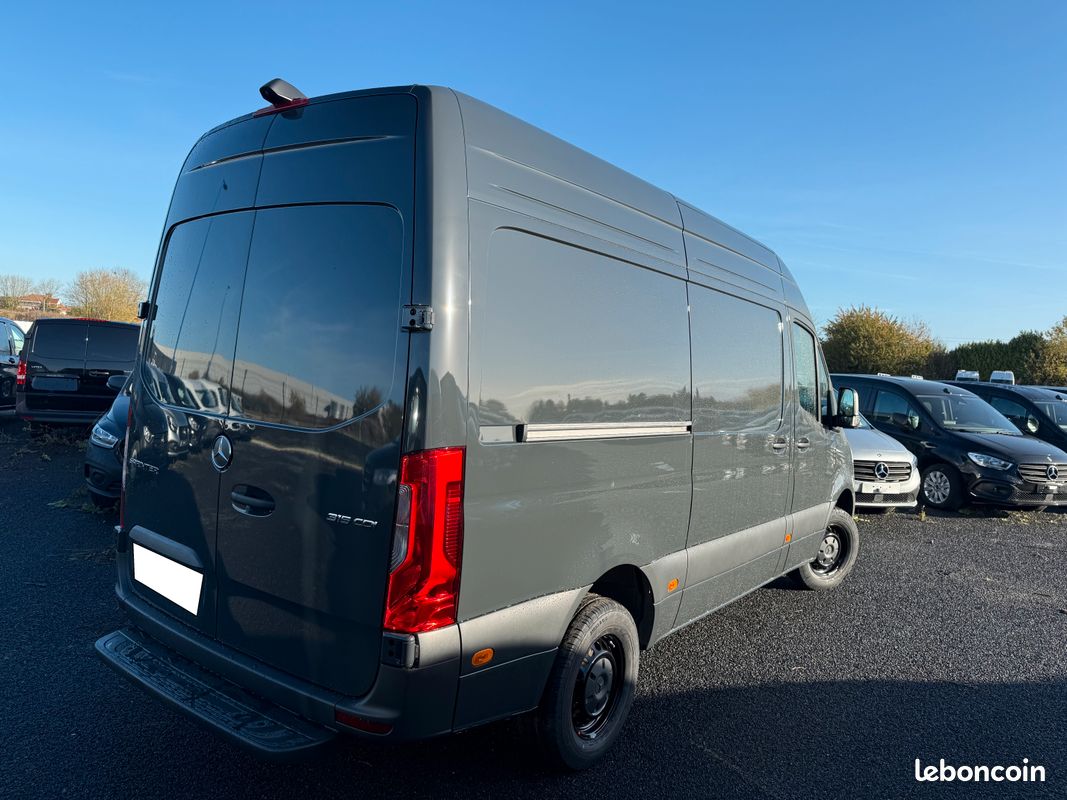 36 990 HT Mercedes SPRINTER 315 CDI 150CH 37S L2H2 680 Euro(s)HT/Mois (image 3)