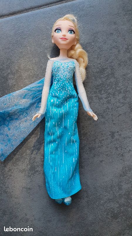 Poupée Elsa Reine des neiges (image 1)
