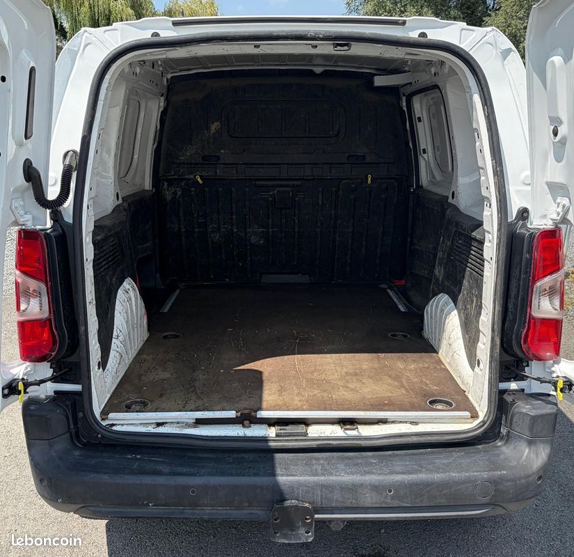Peugeot PARTNER STANDARD 1000KG BLUEHDI 100CH S&S BVM5 PREMIUM (image 5)