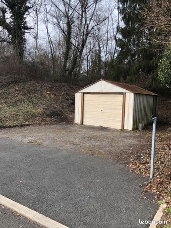 Terrain avec garage