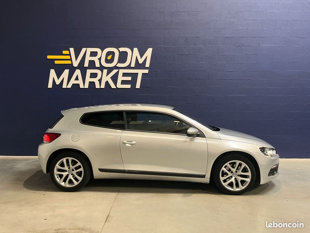 VOLKSWAGEN Scirocco 1.4 TSI 160ch Sportline - 2009 - DYNAUDIO - Projecteur Bi-Xenon (image 2)
