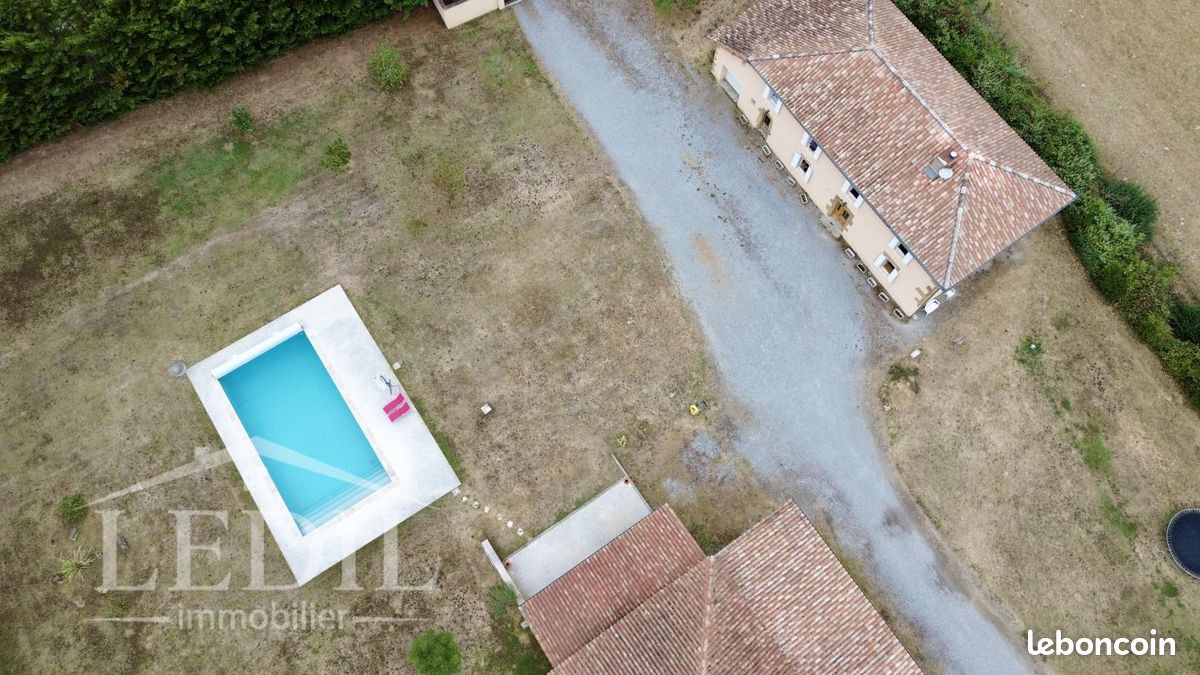 Maison 6 pièces 241 m² · à Panassac · 241 m² · 285 000 €